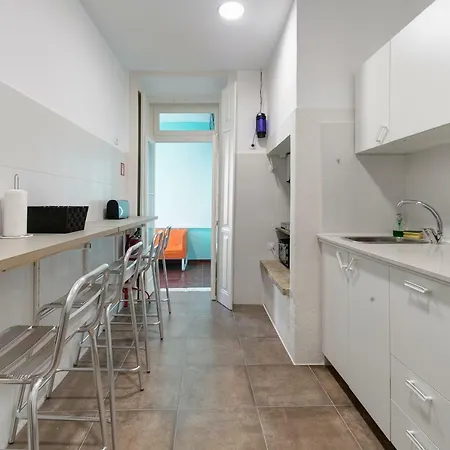 세븐 힐스 호스텔 *