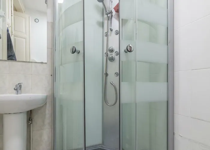 بيت شباب Seven Hills (adults Only) *