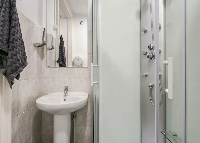 بيت شباب Seven Hills (adults Only)