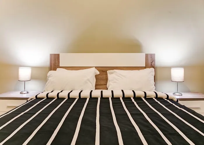 بيت شباب Seven Hills (adults Only)